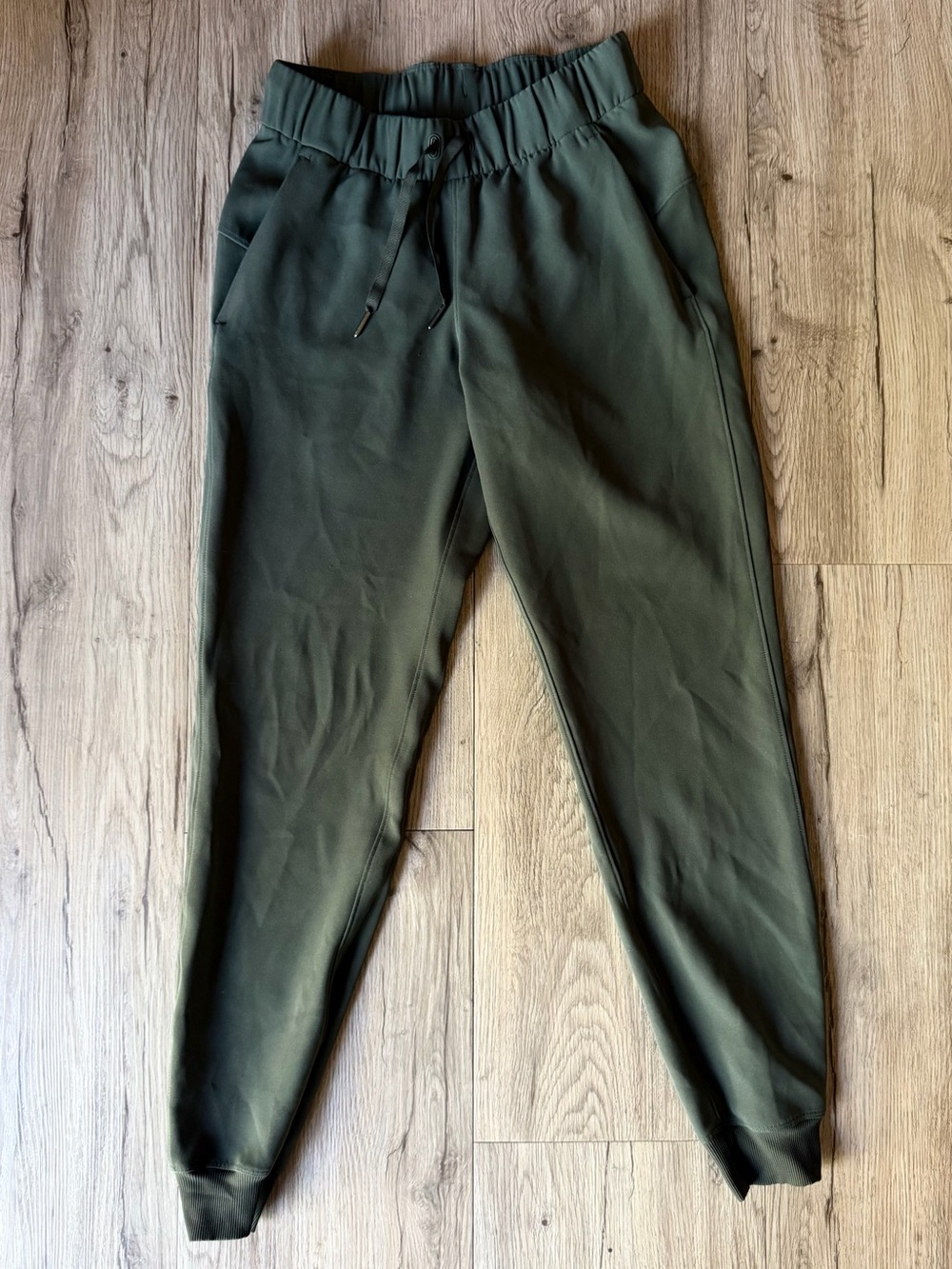Lululemon on the fly green joggers - size unknown see measurements